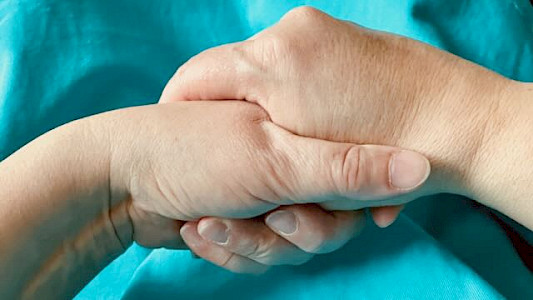 Daumen dr&uuml;cken als Fingerarbeit gegen Pr&uuml;fungsangst