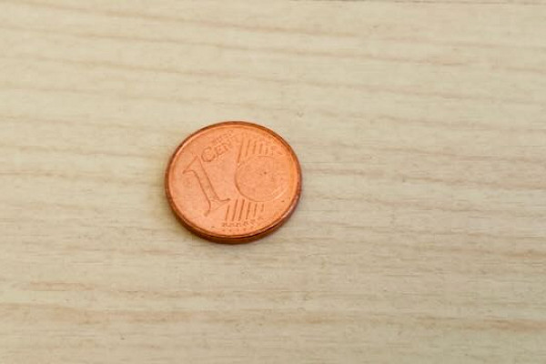 1-Cent-Münze als Glückspfennig im Prüfungs-Survival-Kit