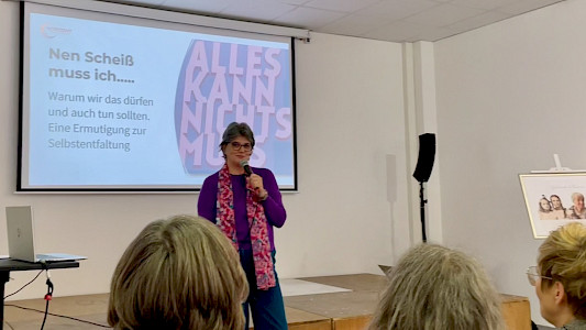 Keynote "Nen Schei... muss ich..." mit Stefanie Lommel, Impulsgeberin für persönliche Entwicklung von Horizont Lebenswege